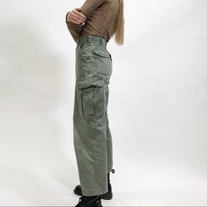 Green cargo pants cropped Women’s fits 0-4
